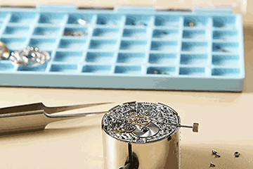 东莞欧米茄玫瑰金表带维修 